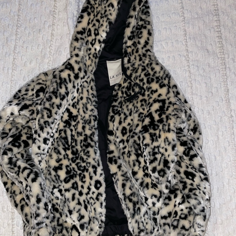 LA VIE Leopard Print Faux Fur Jacket